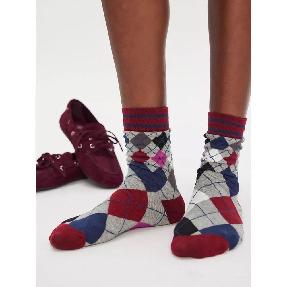Argyle Pattern Crew Socks in Gray, Red, Blue